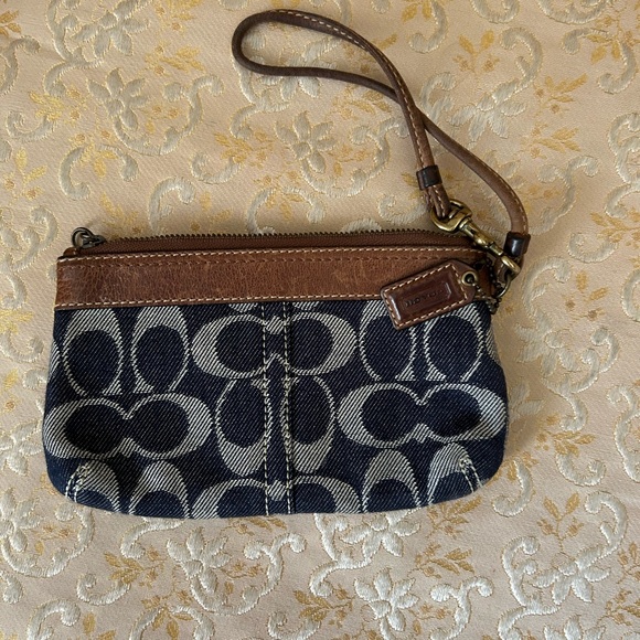 Coach Wristlet - Picture 3 of 4